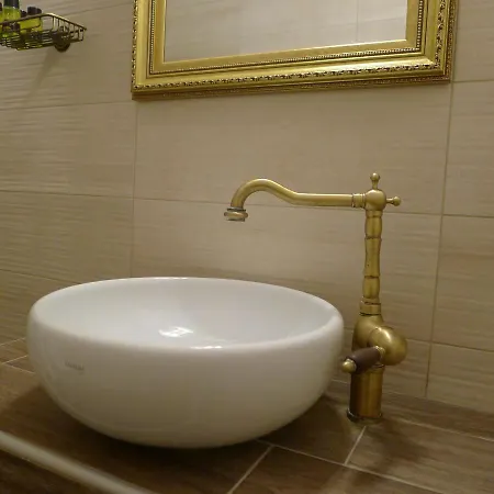 George & Sia's House Apartment *