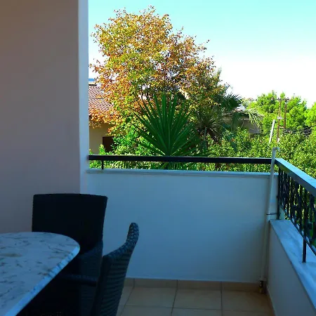 George & Sia's House Apartment