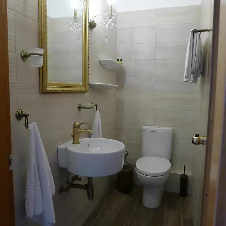 George & Sia's House Apartment