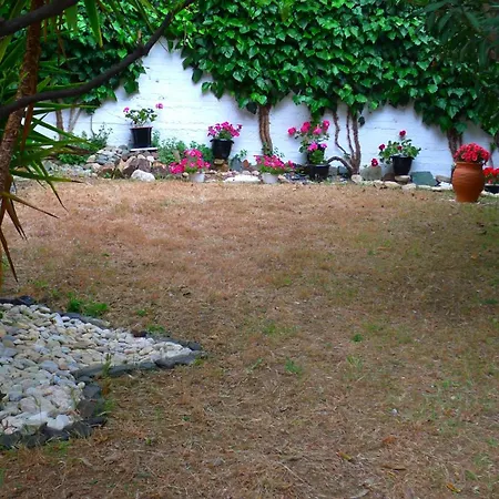 George & Sia's House Apartment *