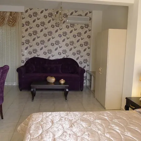 George & Sia's House Apartment *