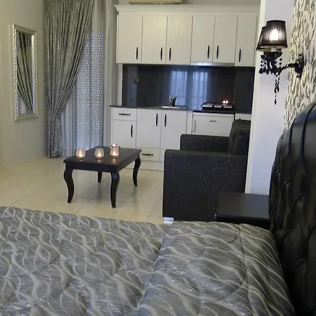 George & Sia's House Apartment *