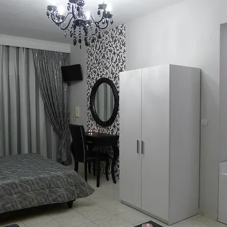 George & Sia's House Apartment *