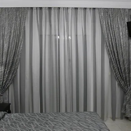 George & Sia's House Apartment *
