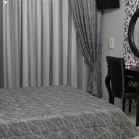 George & Sia's House Apartment *