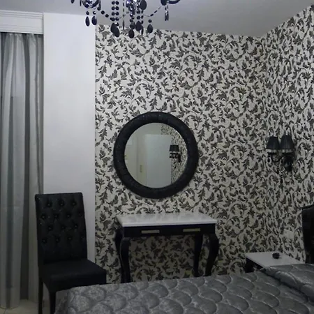 George & Sia's House Apartment