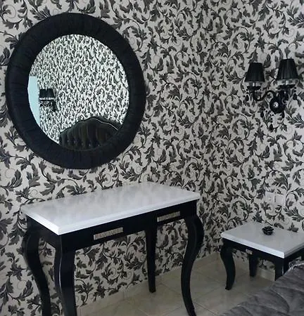 George & Sia's House Neos Marmaras