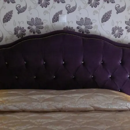 George & Sia's House نيوس مارماراس